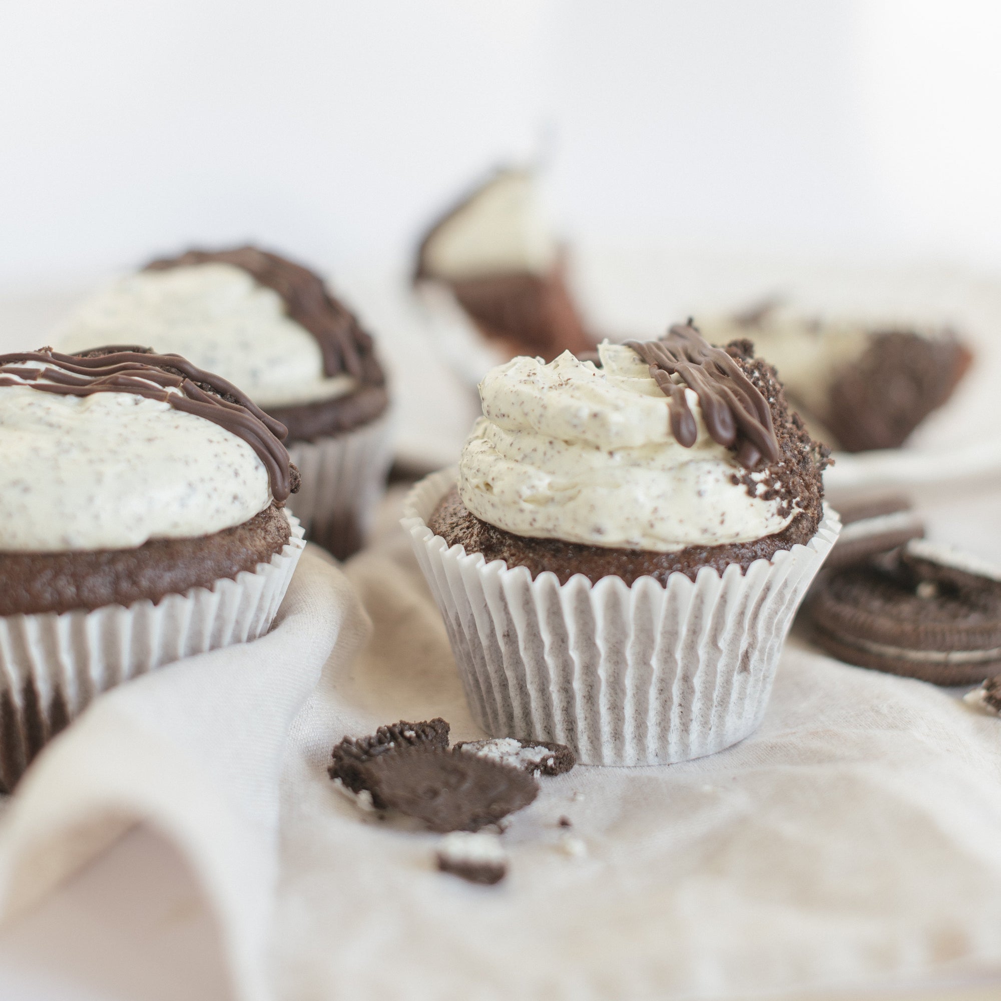 CHOCOLATE COOKIES &amp; CREAM CUPCAKES