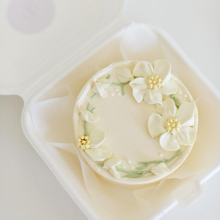 LUNCHBOX CAKES | FLORAL WREATH
