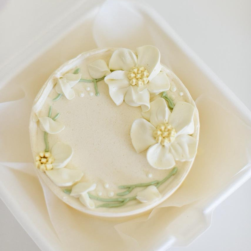 LUNCHBOX CAKES | FLORAL WREATH