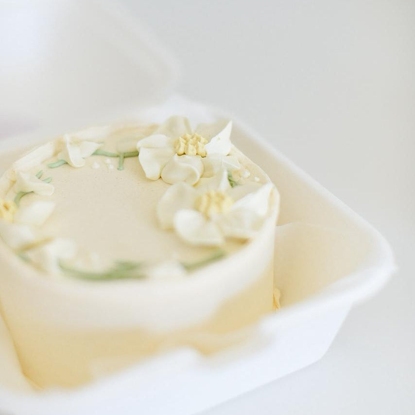 LUNCHBOX CAKES | FLORAL WREATH