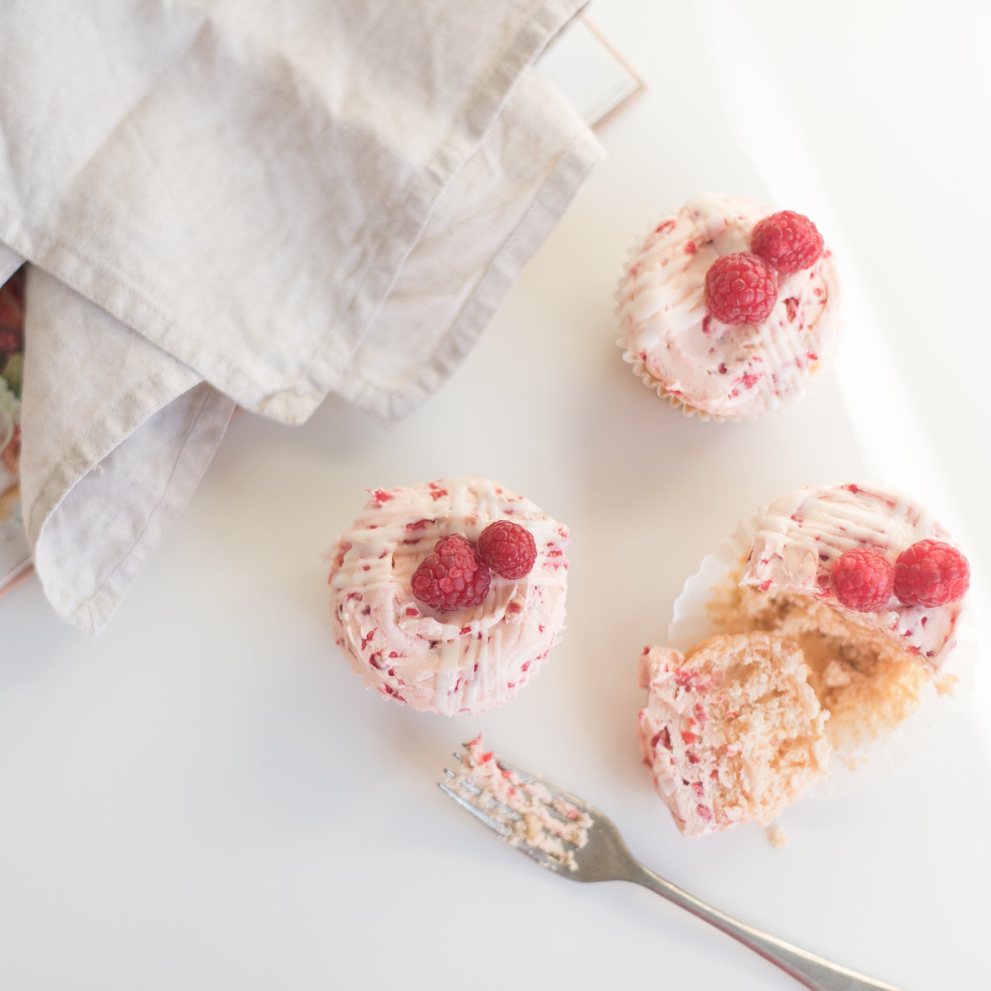WHITE CHOCOLATE RASPBERRY VANILLA CUPCAKES