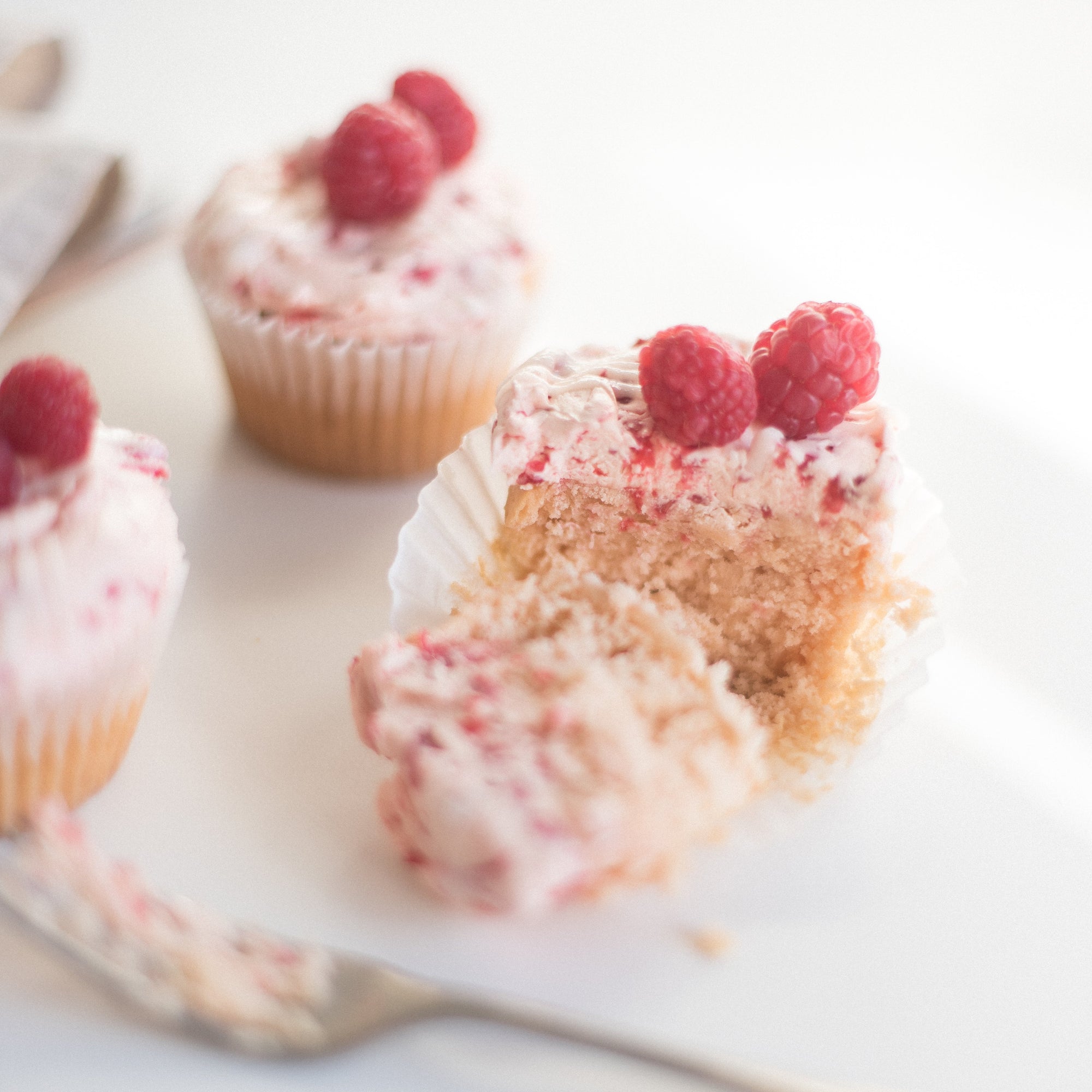 WHITE CHOCOLATE RASPBERRY VANILLA CUPCAKES